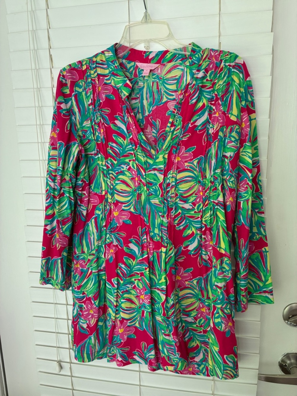 Lilly Pulitzer Sarasota Pomegranate Pin tuck Tunic Blouse Pink Green SZ M
